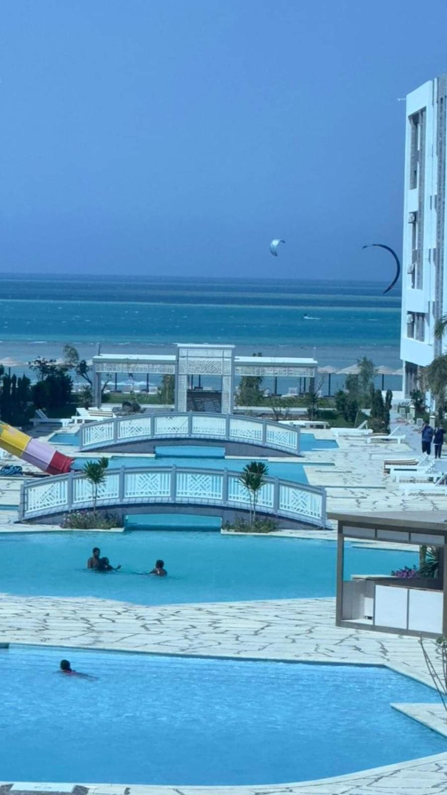 فنادير باى